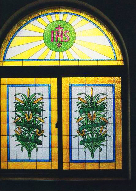 仿原圣心医院的窗饰核玻璃样的花饰