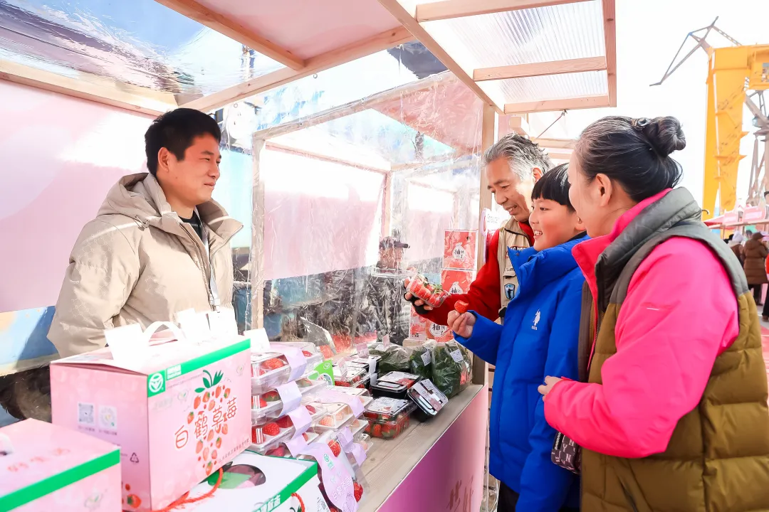 上海草莓天花板 不少人周末来复兴岛 就为这一口