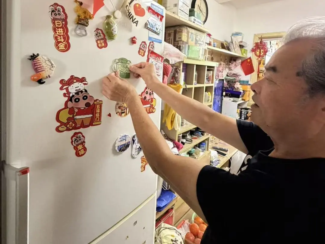 一枚冰箱贴 装下居民手边的“服务热线”