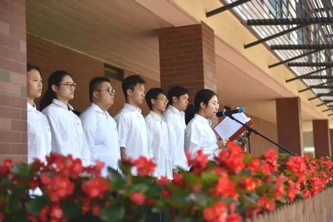 学弟学妹送祝福 拼搏吧高考少年