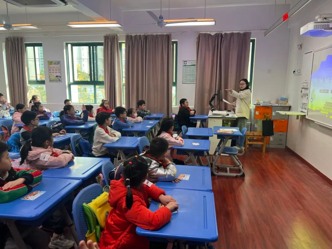 “School Walk”还能普法 来看这场校园漫游寻“宪”记