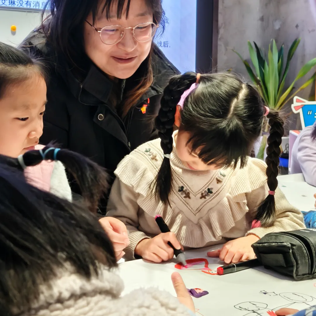 遇见时空胶囊 区妇联“开放麦”重构亲子情感连接新范式
