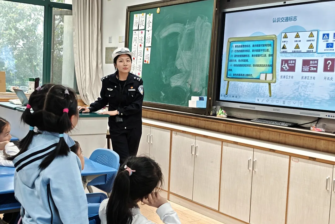 安全教育进校园 警校携手守护我区青少年成长