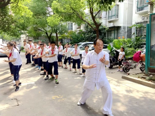 E:8\u5404科室工作文件\u515a政办\u65bd文姣\u95e8户网站\u53d1布信息\u56fe片新闻96\u9752少年学习24式太极拳.png