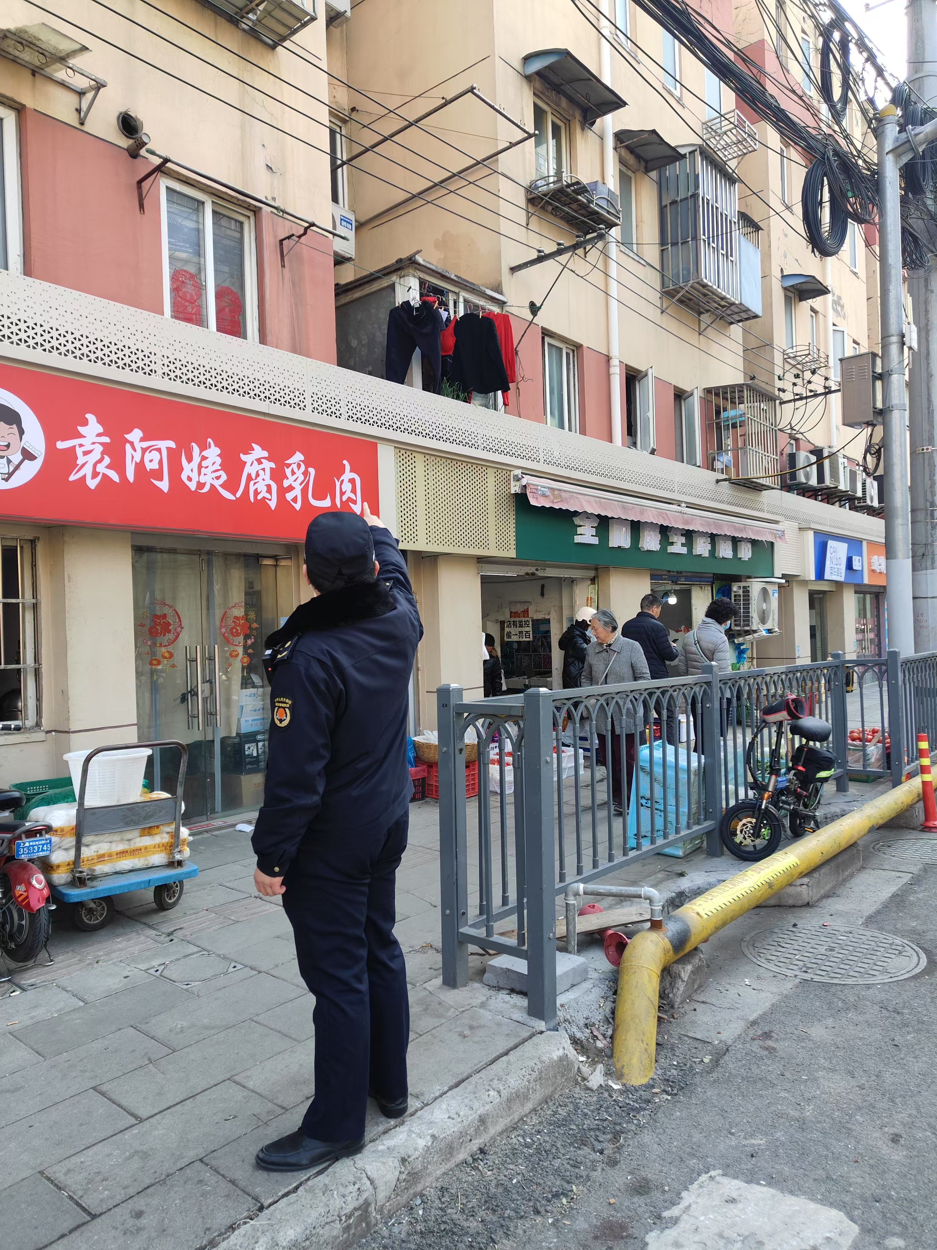 【城管进社区】深入社区显实效，高效拆违除隐患