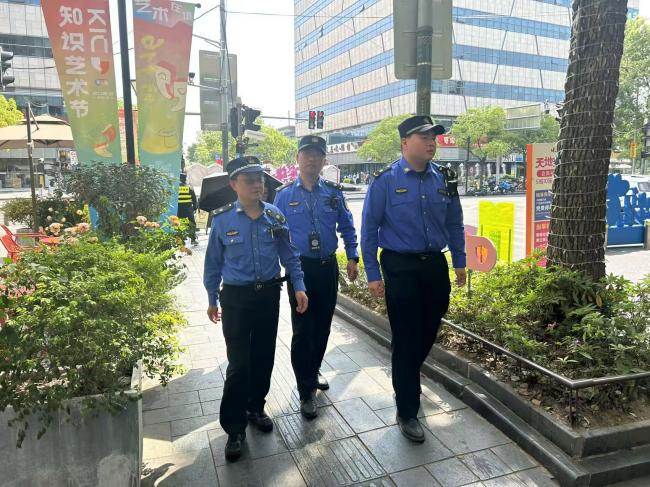 “五一”假期我在岗，城市管理“不打烊”