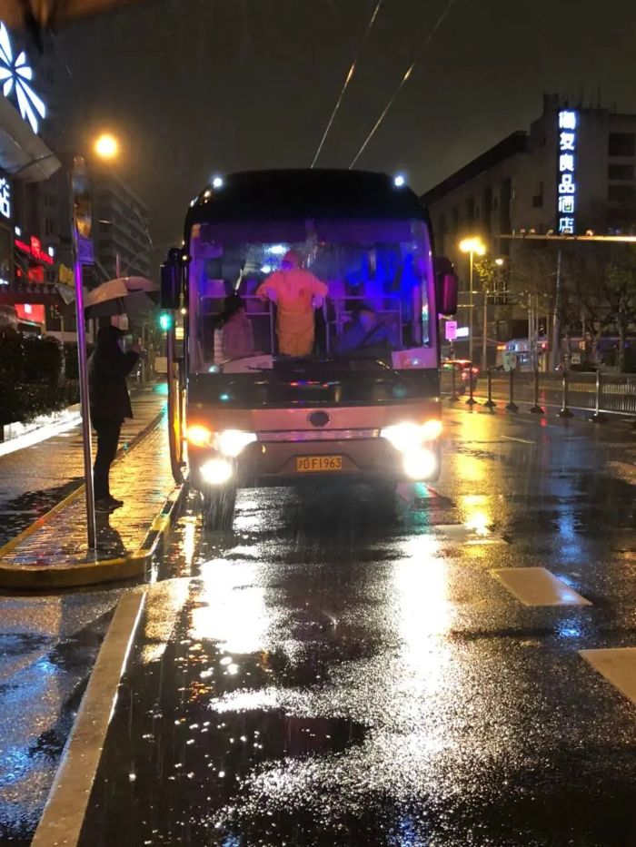图1：隔离不隔爱，看“大白”们怎样过新年.jpg