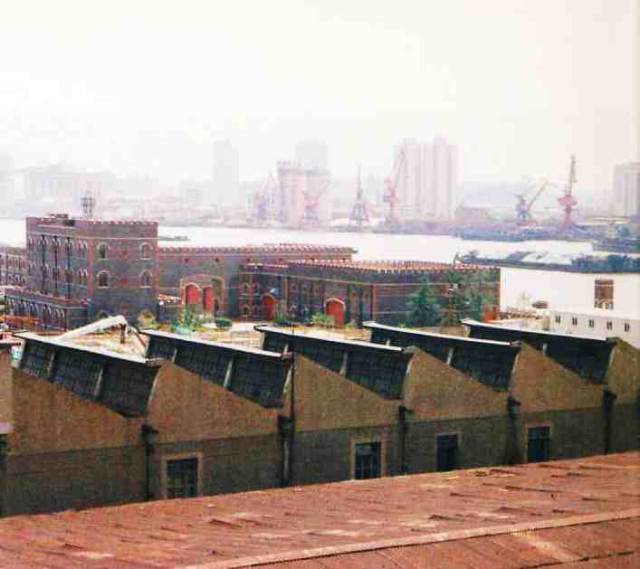 怡和的仓库，典型的锯齿屋顶