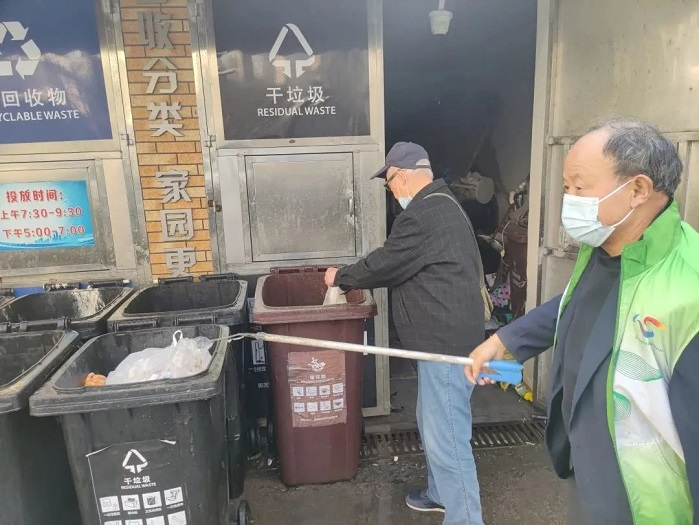 用心用情用力推进小区垃圾分类工作