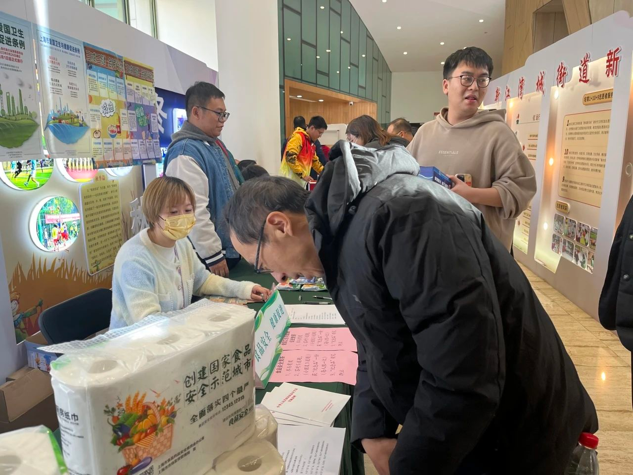 推动垃圾分类新时尚，这场文艺演出走进社区